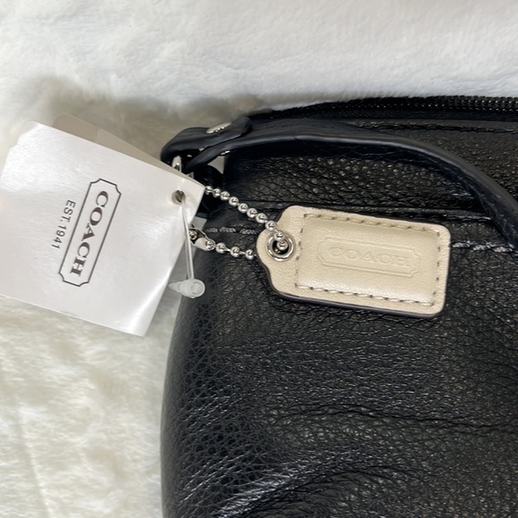 NWT Coach Park Leather Medium Wristlet in Black - Picture 8 of 9